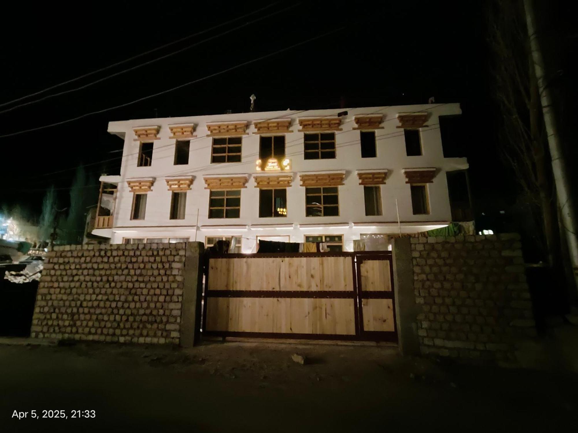 Hotel Honey Bee Leh Exterior foto